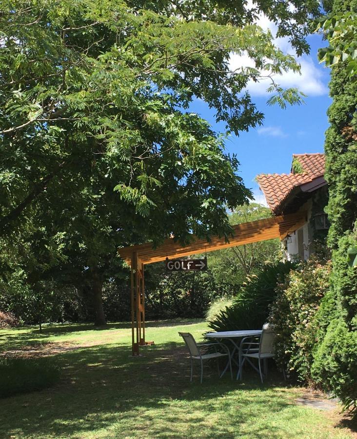 GOLF - Casa de huéspedes Tandil Esterno foto